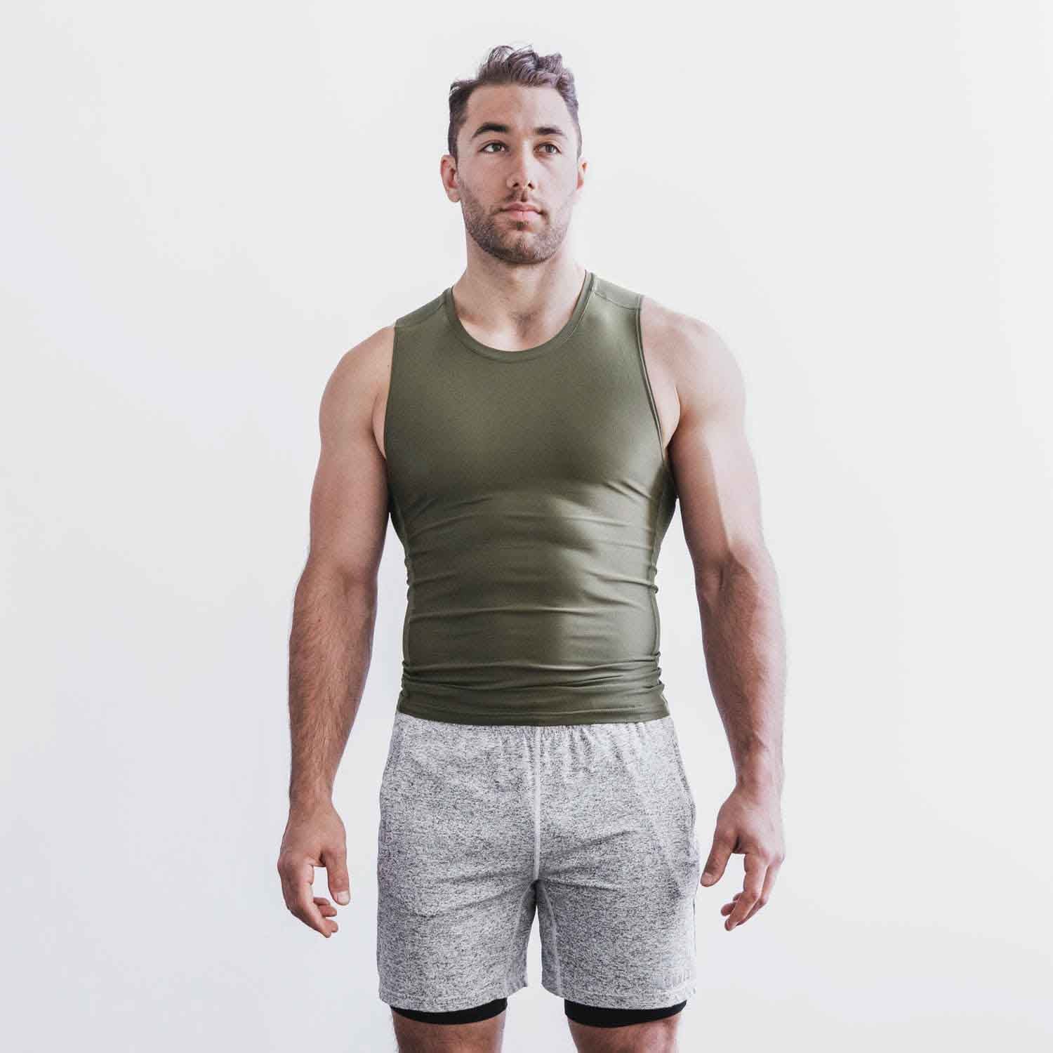 MEN'S MIDWEIGHT SEAMLESS COMPRESSION SLEEVELESS TOP | NAVY | NOBULL
