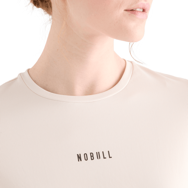 Women's Vapor Deltapeak® Micro Textured Tee Collar Angle