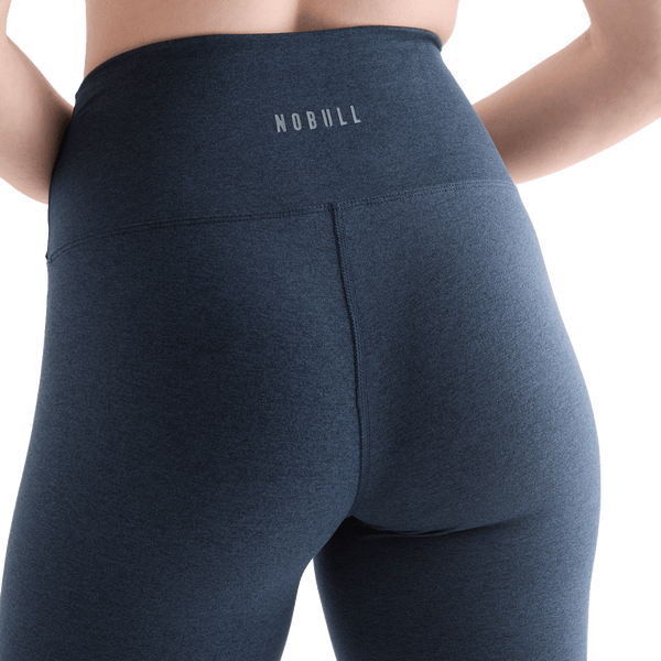 Women's Midnight Heather Matte High-Rise Matte Tight Back Close Up Angle