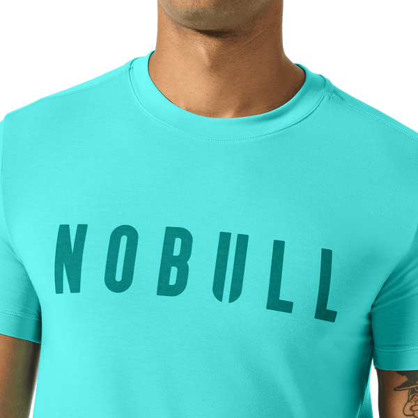 Men's Aqua Wash NOBULL Tee Front Detail Angle.
