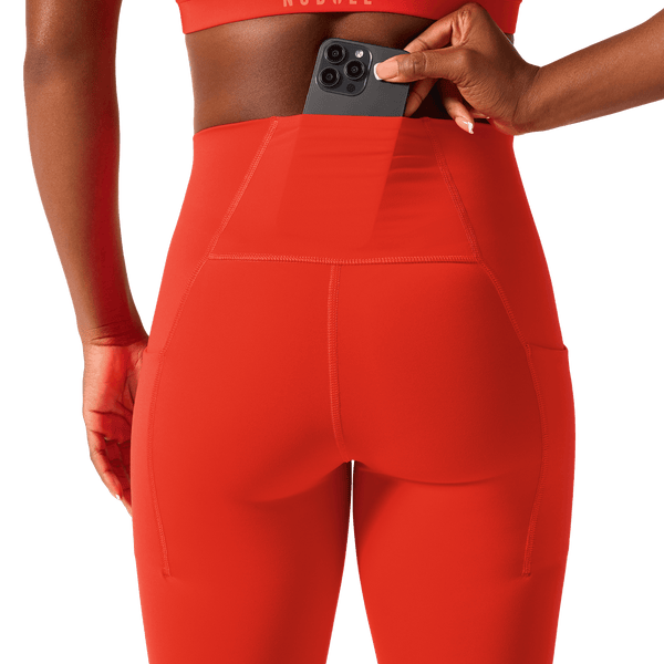 Women's Cayenne High-Rise Drive Pocket Tight 28" Pocket Detail Angle.
