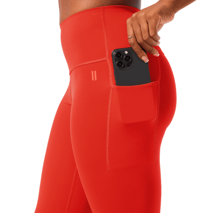 Women's Cayenne High-Rise Drive Pocket Tight 28" Pocket Detail Angle.