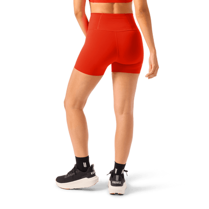 Women's Cayenne High-Rise Drive Short 4" Back Lower Body Angle.