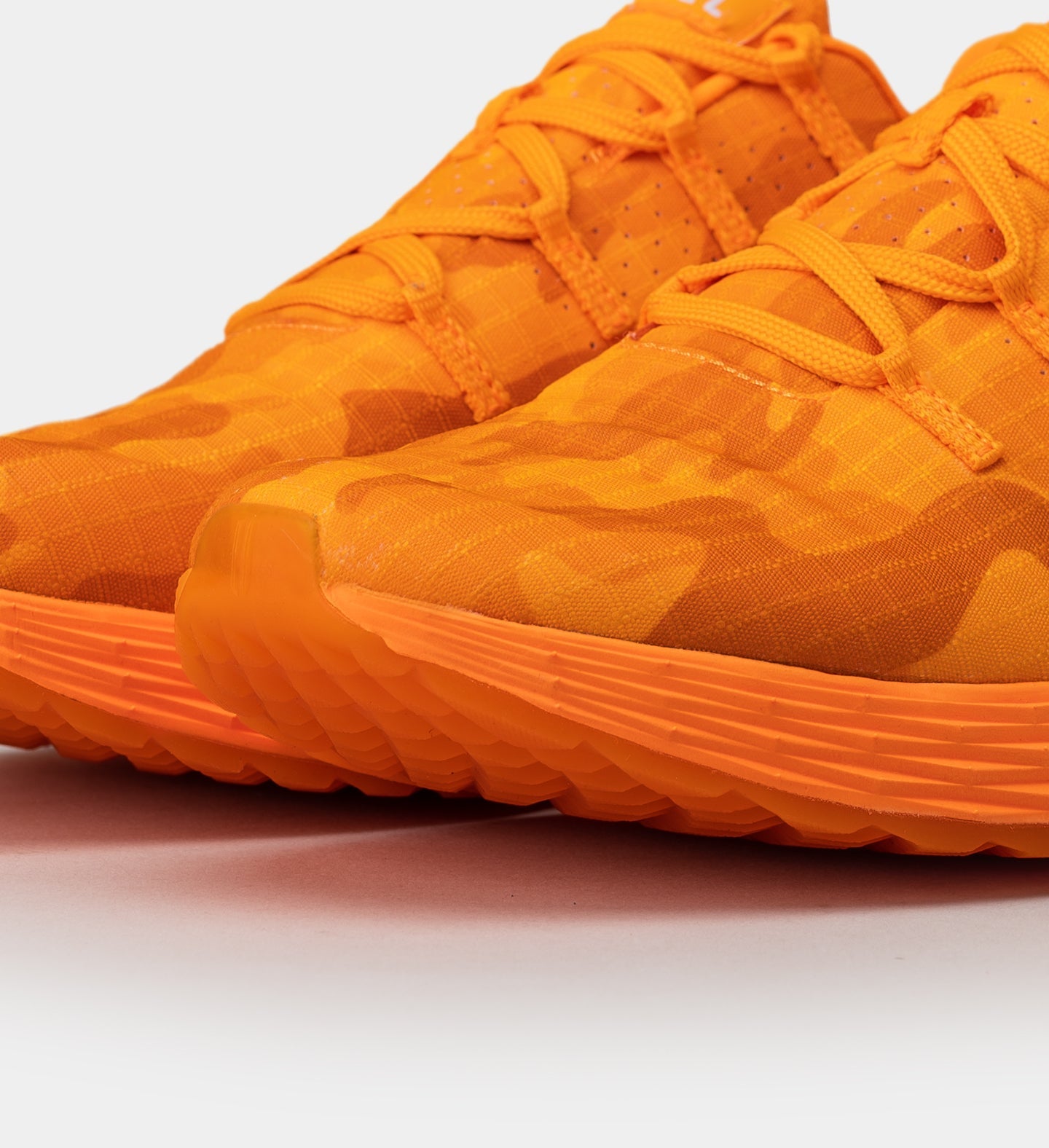 Nike orange hot sale camo shoes